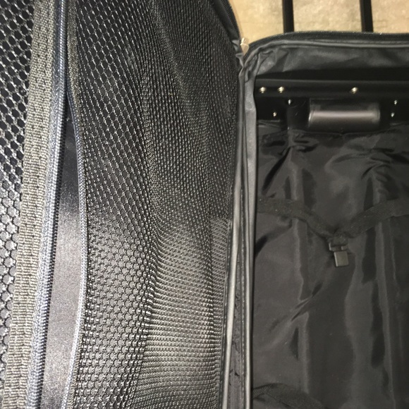 Suitcase 🧳 - Picture 3 of 3